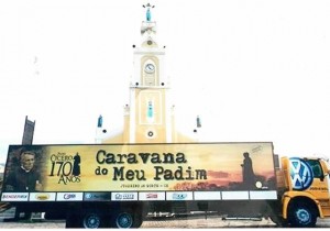 Foto do CAMINHÃO MUSEU em JUAZEIRO DO NORTE antes da partida para a cidade de SÃO PAULO.