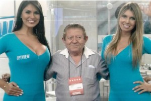 ANTENDENDO AOS PEDIDOS DE VÁRIOS AMIGOS, INCLUSIVE JOSÉ REZENDE, MAIS UMA FOTO DA MORENA FABIANE E DA LOURA ALINE. EXPO ABIÓTICA-2014. Foto: 05-04-2014.