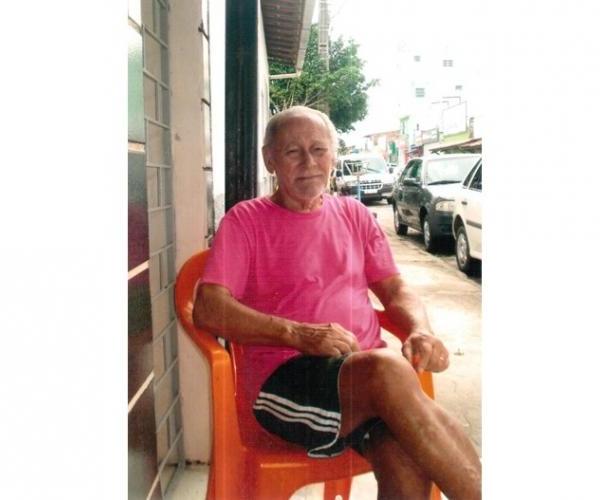 SAUDADES DE UM AMIGO! SEU GILBERTO SANTOS BONFIM, dono do BAR PILOTO na Rua Davi Maia, pertinho do Aeroporto de ILHÉUS. SEU GILBERTO faleceu em 01-05-2015 com 83 anos.