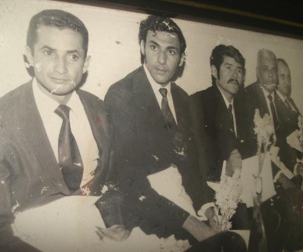 Na foto acima, iniciação como MAÇOM de cinco irmãos no dia 27 de Outubro de 1972 na LOJA MAÇÔNICA REGENERAÇÃO SULBAIANA. Da esquerda para direita: ANTÔNIO GUIMARÃES, ANTÔNIO OCKÉ, JOSÉ LEITE, HEITOR CONCEIÇÃO e NORALDO MENDONÇA.